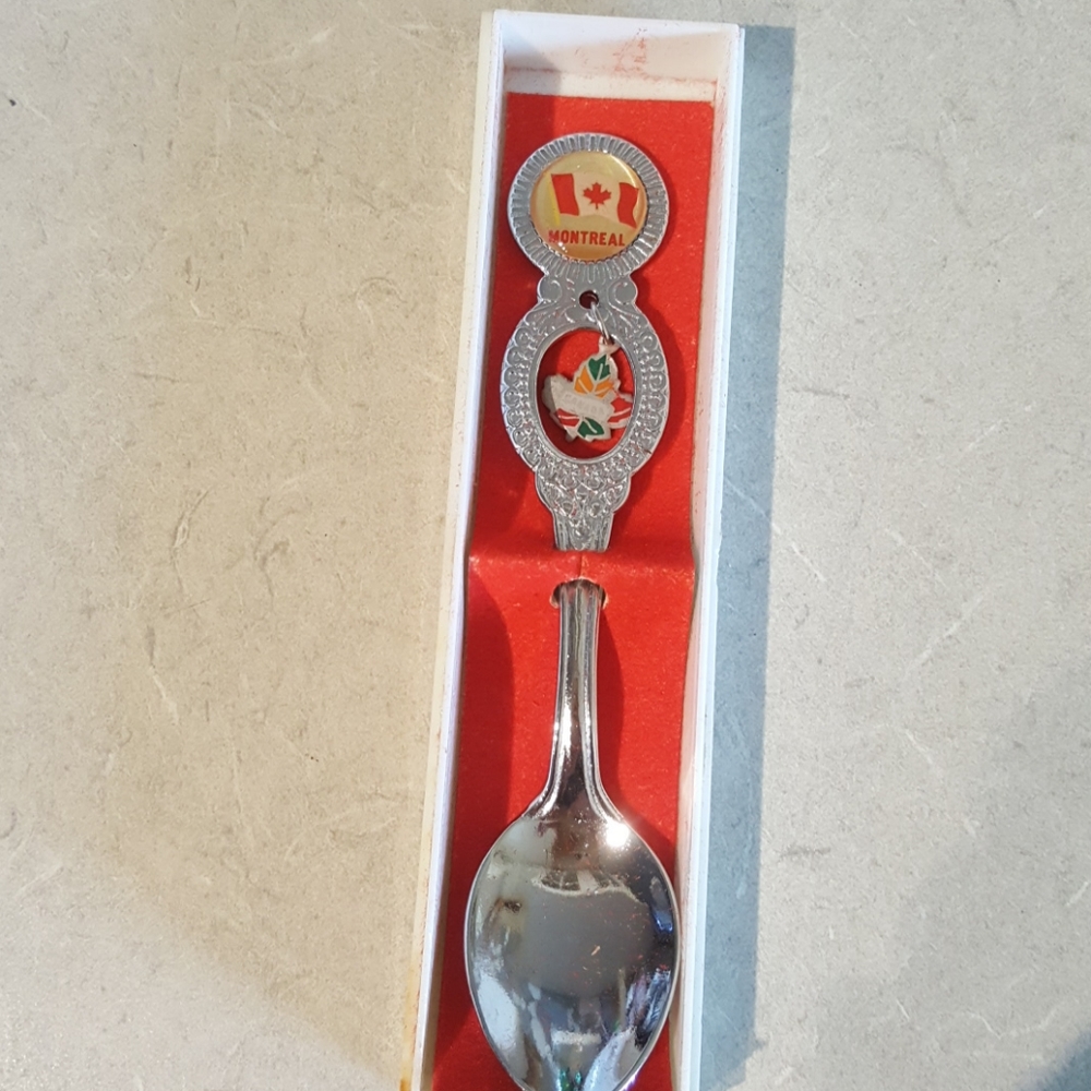 Collectors spoon Canada silver